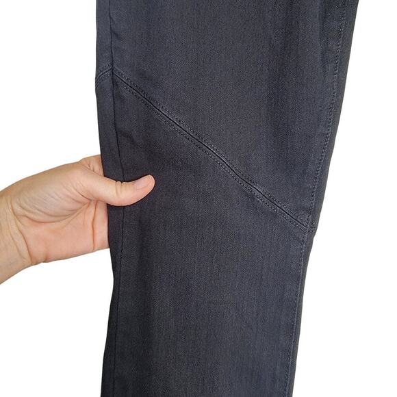 Paige Dark Black Wash Knee Dart Accent Made In USA Cotton Blend Mid Rise Jean 30 - Picture 3 of 10